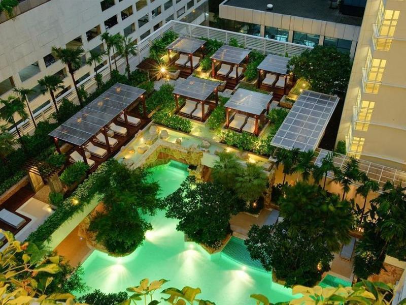 曼谷拉差达姆里都喜套房酒店 设施 照片 The resort's interior courtyard