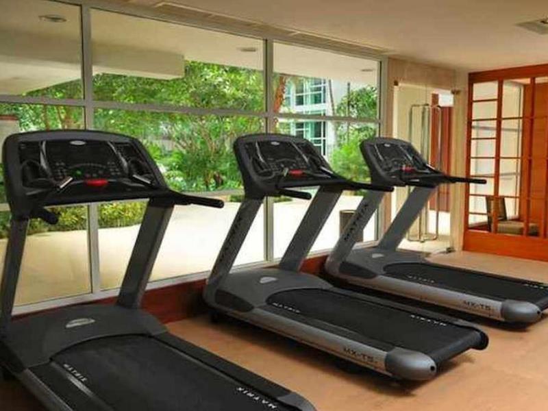 曼谷拉差达姆里都喜套房酒店 设施 照片 Treadmills in a gym