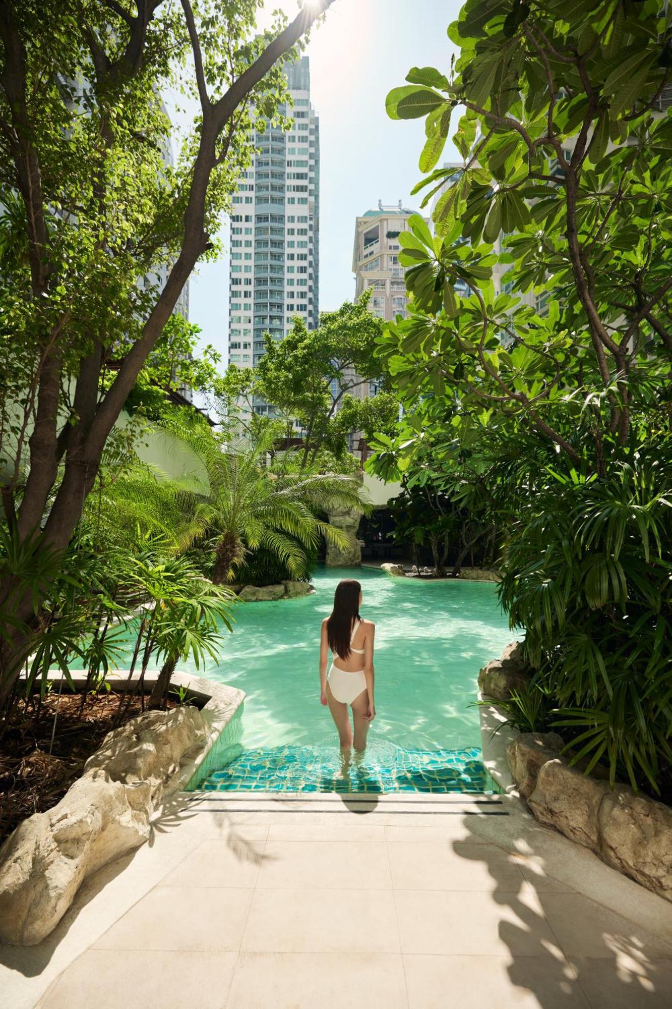 曼谷拉差达姆里都喜套房酒店 外观 照片 The pool at the B2 resort