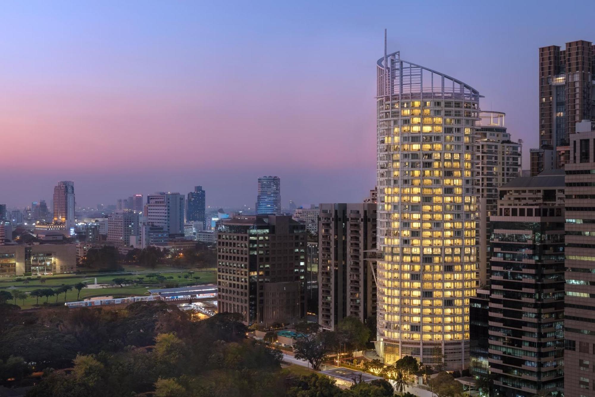 曼谷拉差达姆里都喜套房酒店 外观 照片 Residential buildings in Gurgaon