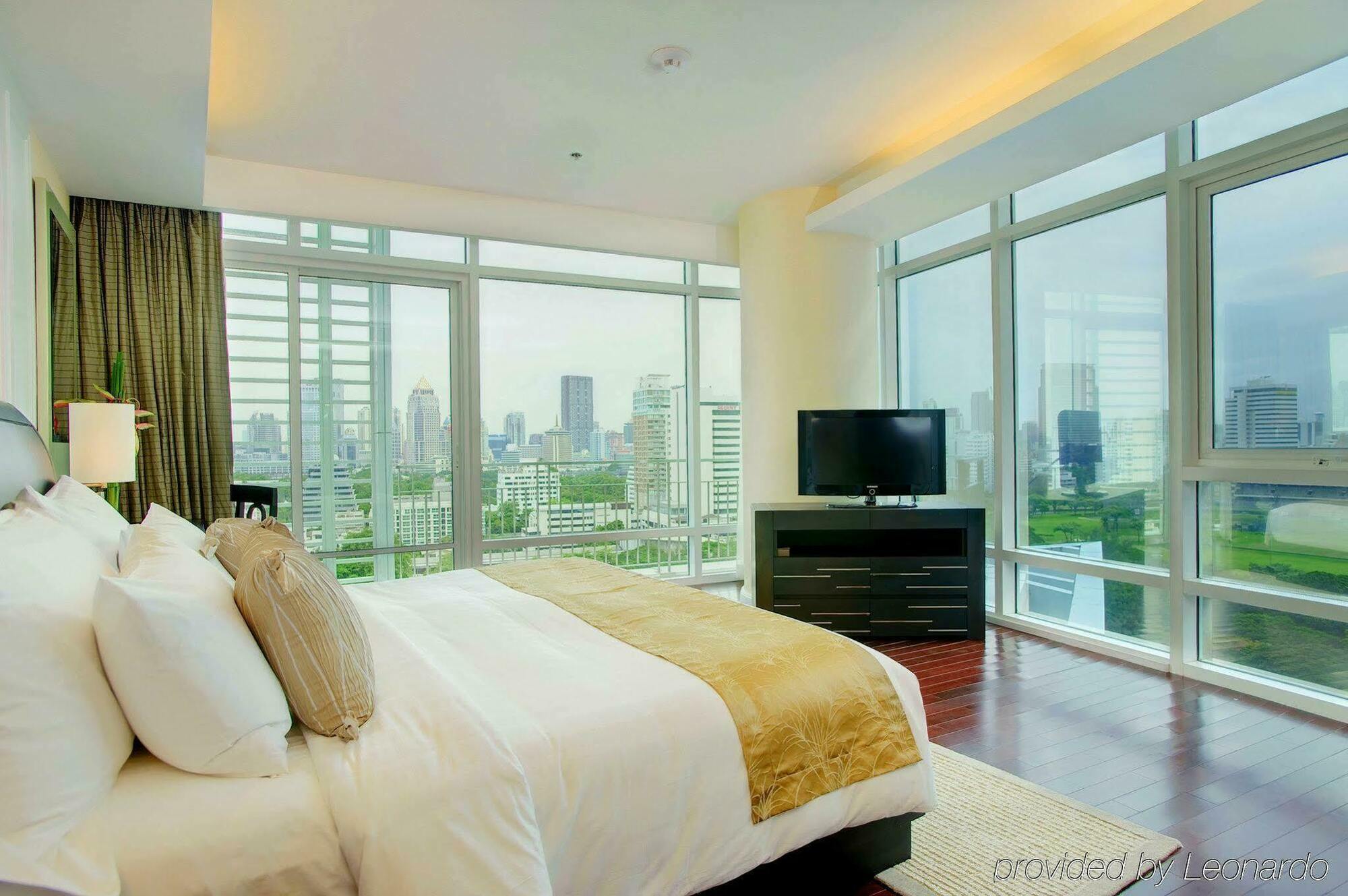 曼谷拉差达姆里都喜套房酒店 客房 照片 A bedroom at The Residences at Greenbelt