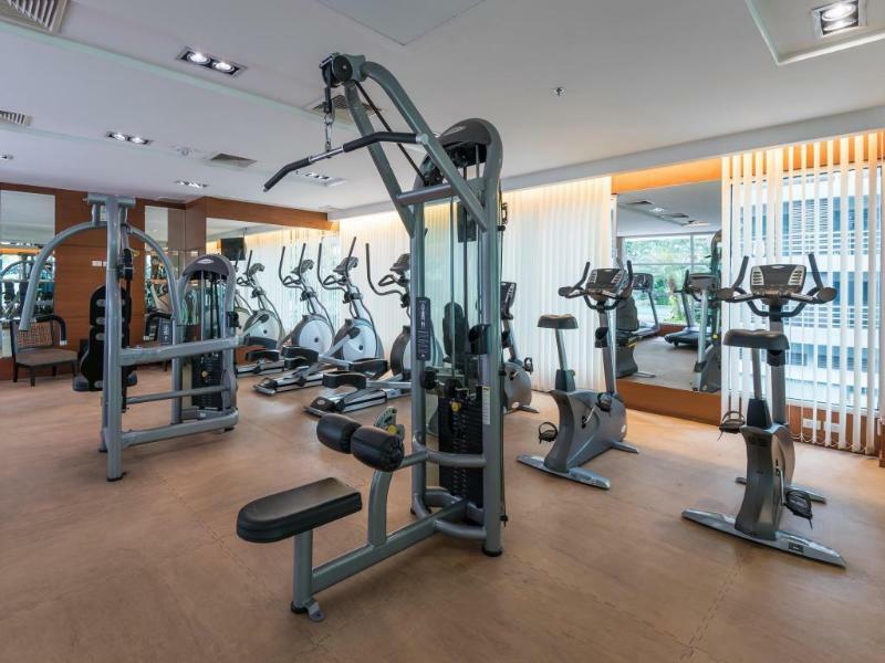 曼谷拉差达姆里都喜套房酒店 外观 照片 A gym at a hotel