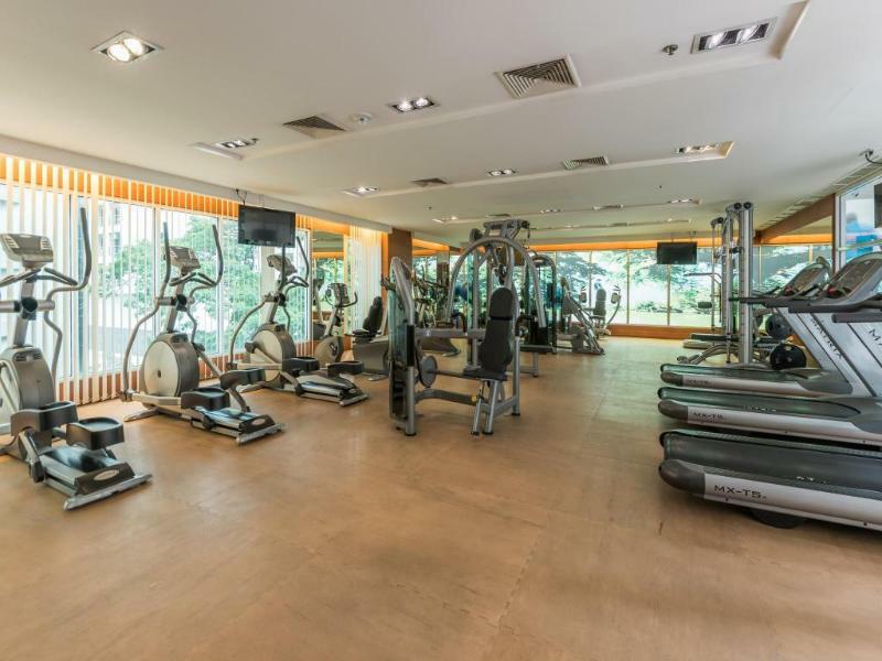 曼谷拉差达姆里都喜套房酒店 外观 照片 The gym at the hotel